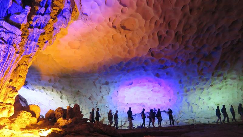 sung-sot-surprise-cave
