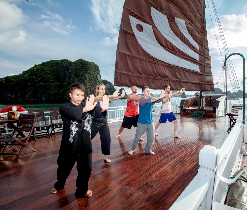 tai-chi-in-halong-bay