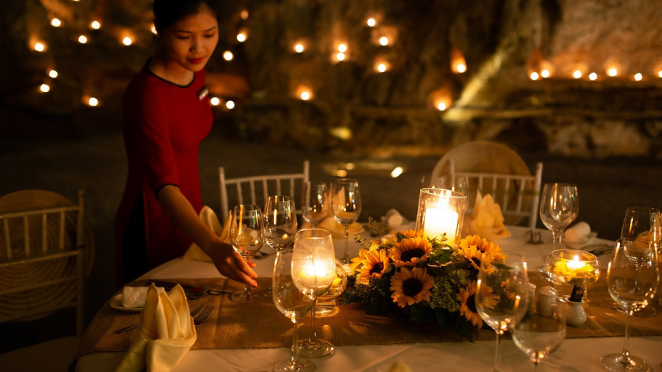 Banquet Table Set-up - Bhaya Cruises
