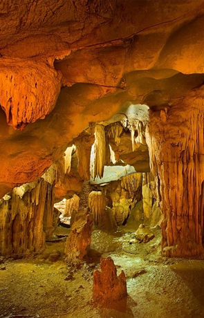Me Cung Cave Halong Bay