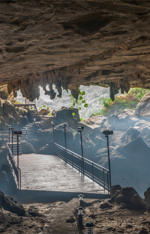 Trinh Nu beach & cave Halong Bay